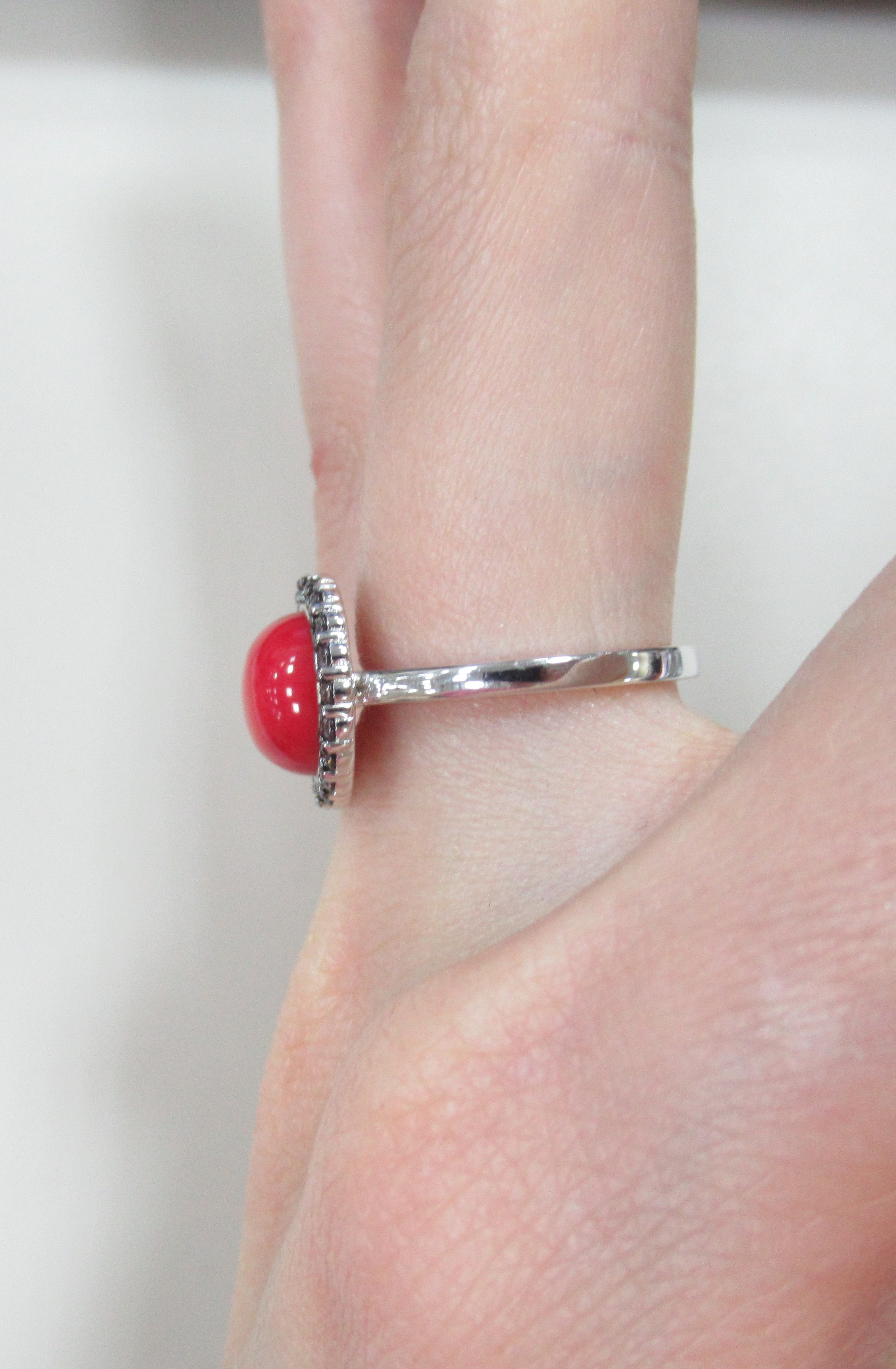 Серебряное кольцо с кораллом